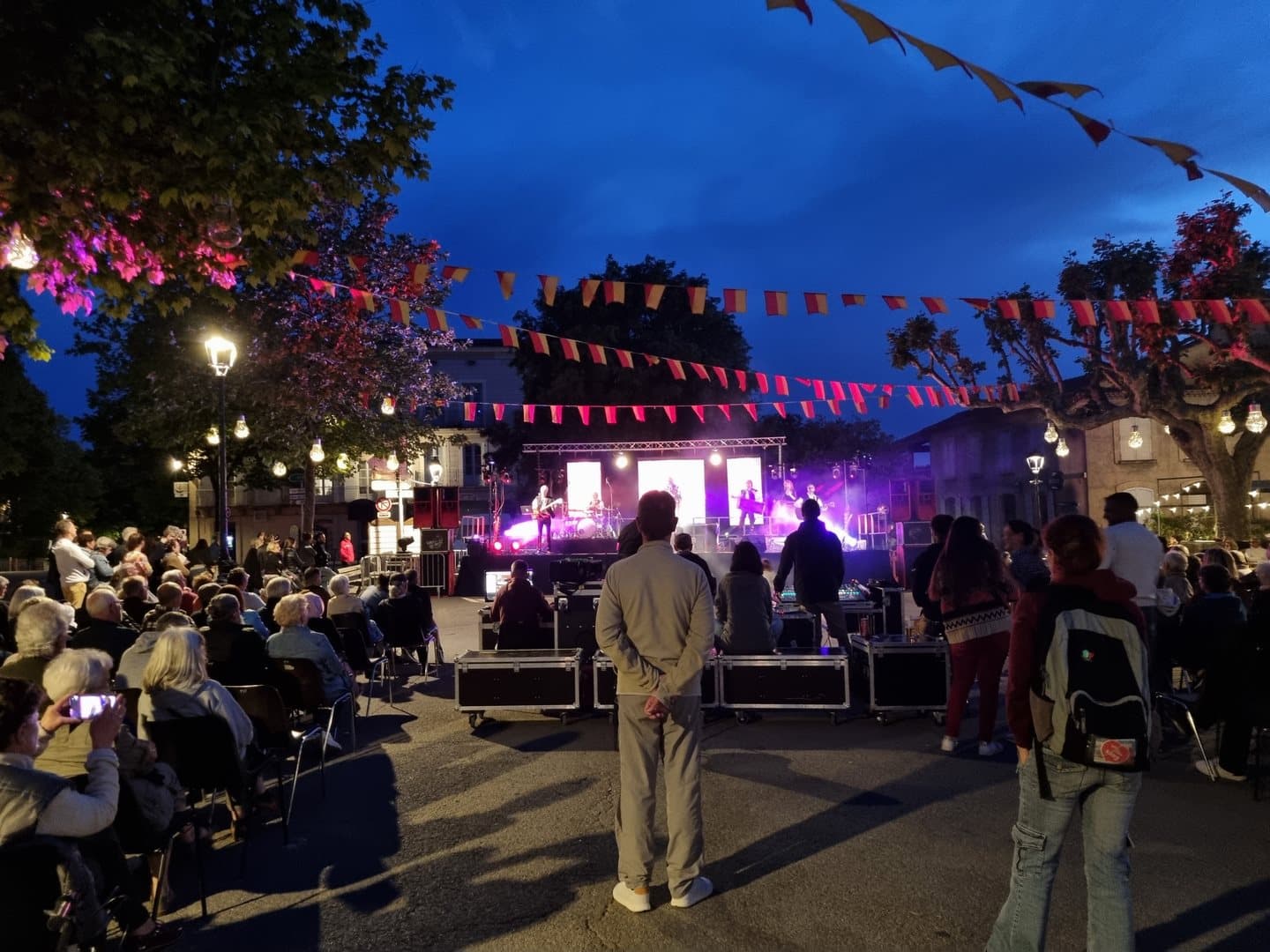 Animation place du Bourguet - Forcalquier