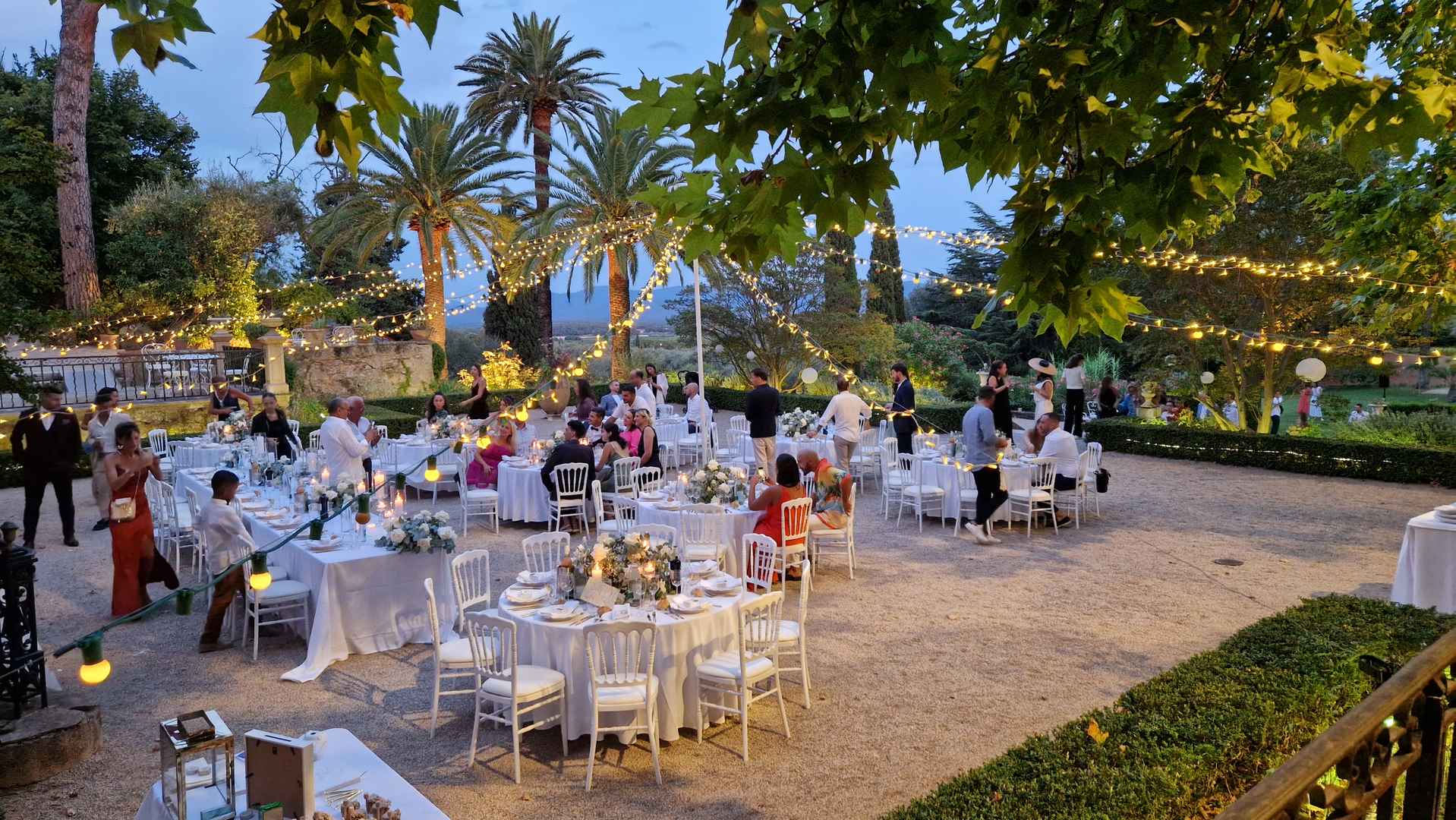 Le cadre unique du repas de mariage à Colbert-Cannet