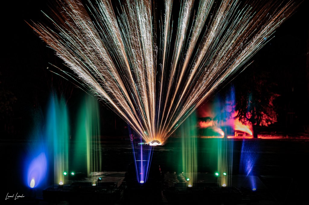 Spectacle Millétoiles, féérie de Noël, conte pyrotechnique, spectacle de jets d'eau et feu d'artifice