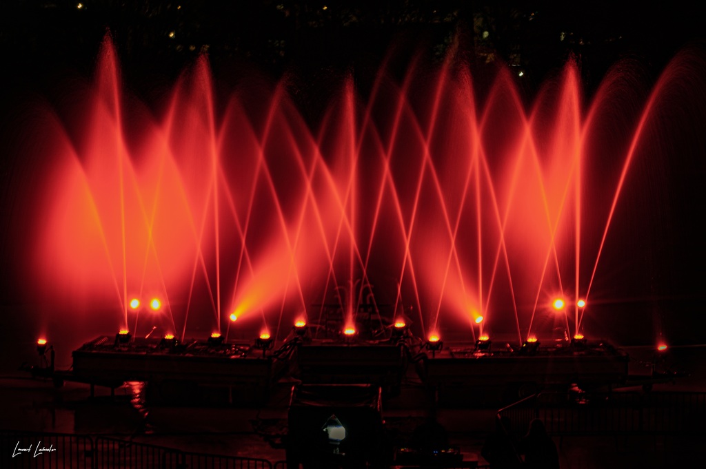 Spectacle Millétoiles, féérie de Noël, conte pyrotechnique, spectacle de jets d'eau et feu d'artifice