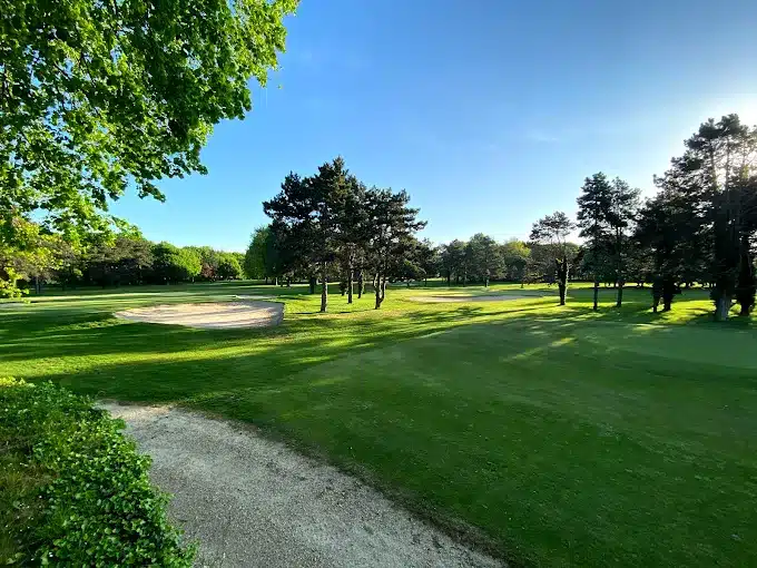 Le golf d'Ormesson au soleil