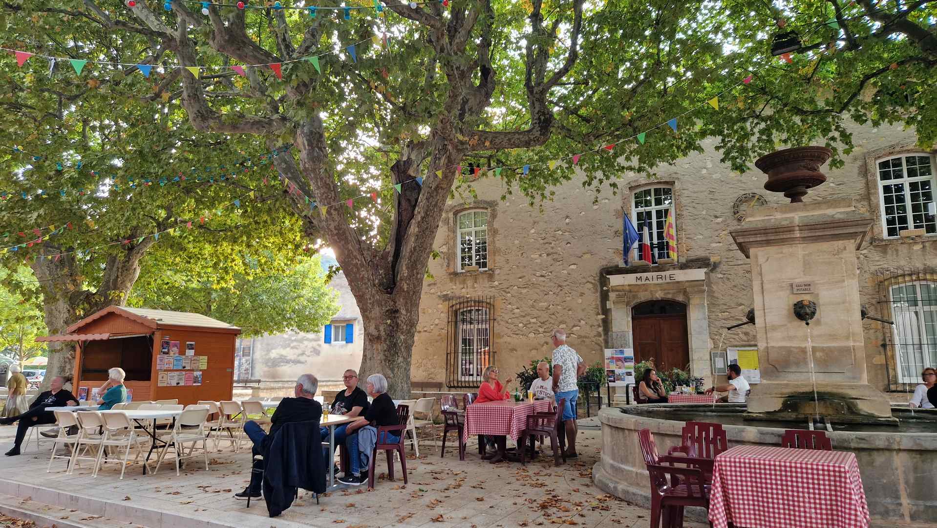 Place de la Mairie de st paul lez durance